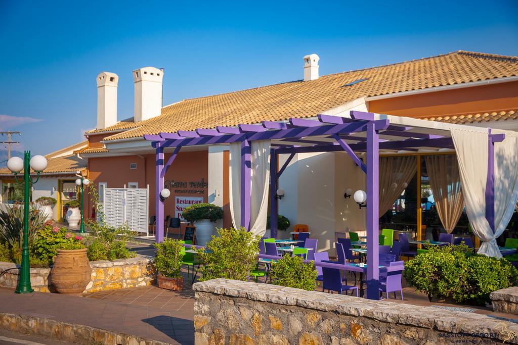 Memento Resort Kassiopi Exterior foto