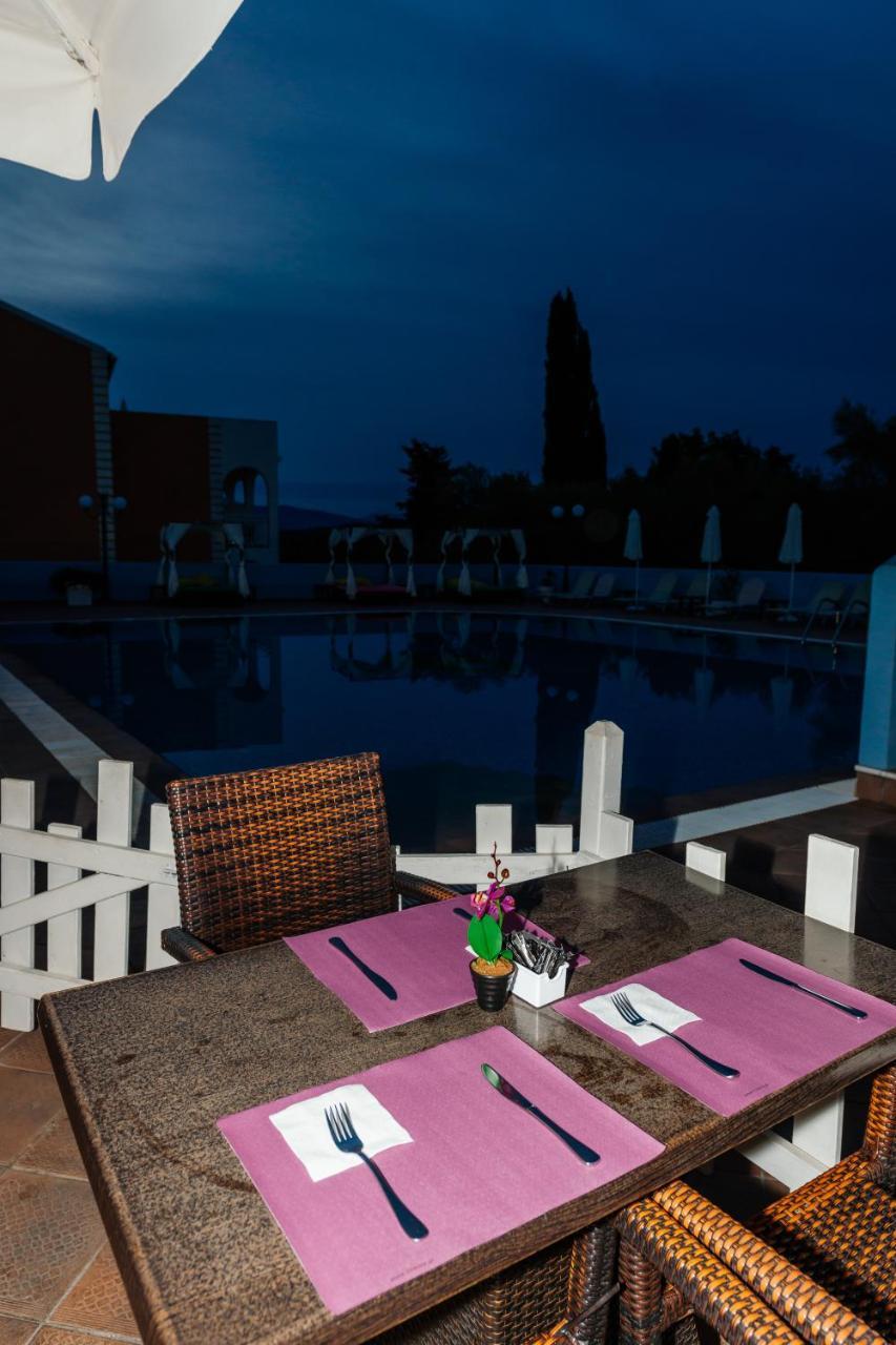 Memento Resort Kassiopi Exterior foto